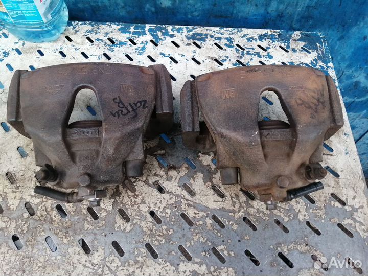 Суппорт тормозной передний Opel Zafira B Astra H