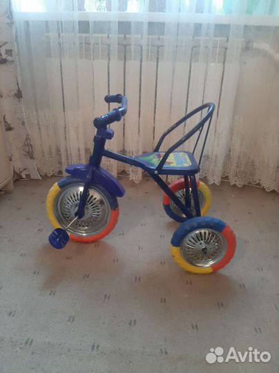 Трехколесный велосипед