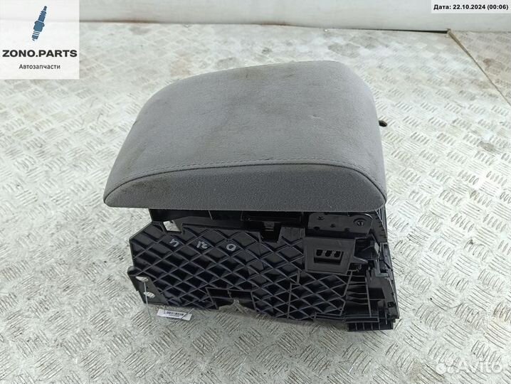 Подлокотник на Volkswagen Touran