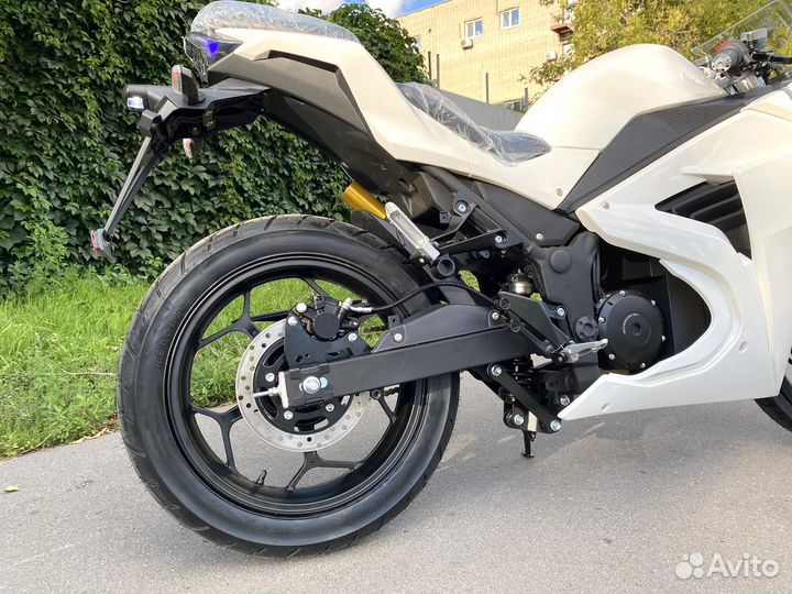 Электромотоцикл Yamaha R3