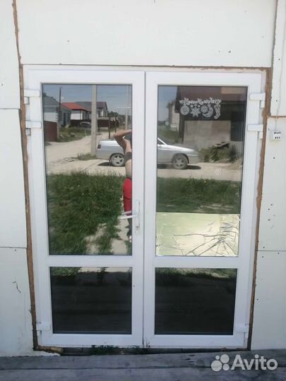 Прам витражную дверь
