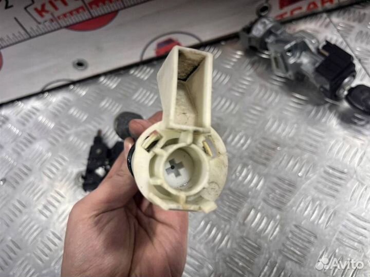 Замок капота Ford Focus 2