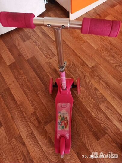 Самокат для девочки 3-6 лет