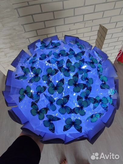 Светящейся букет из бабочек