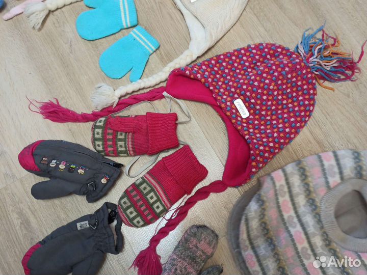 Шапки и варежки зимние и демисезонные
