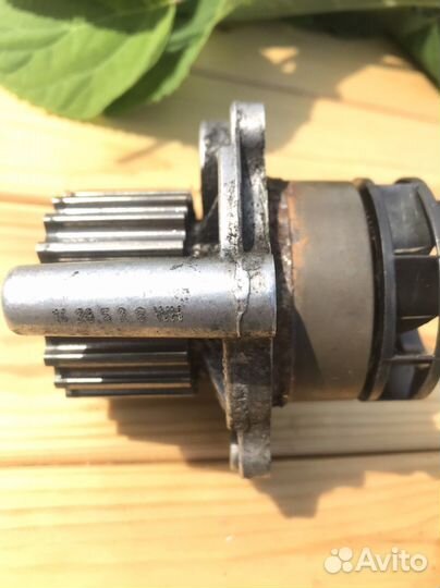 Помпа volkswagen 045121011h