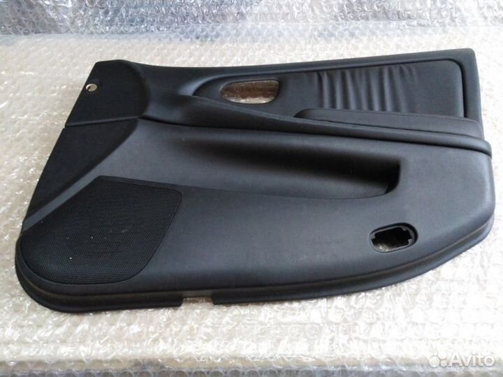 Обшивка двери передняя правая Nissan Maxima