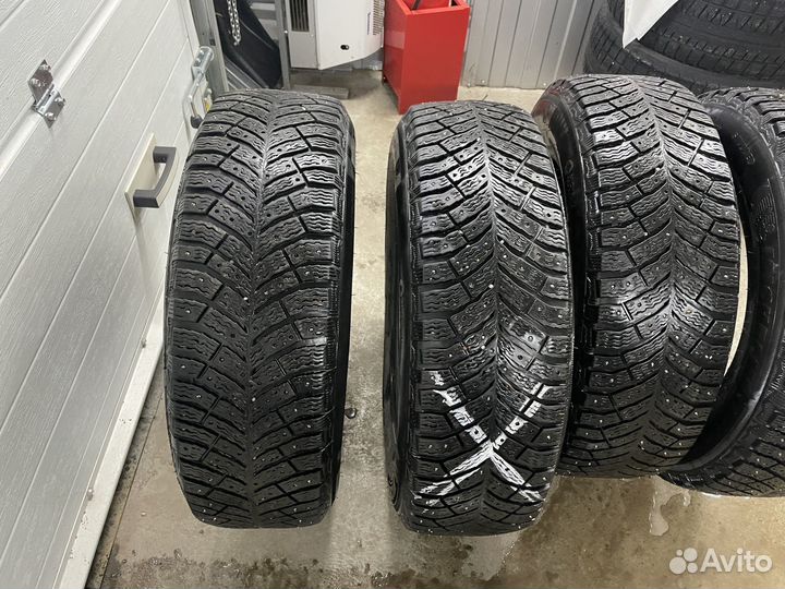 Michelin X-Ice North 4 215/65 R16