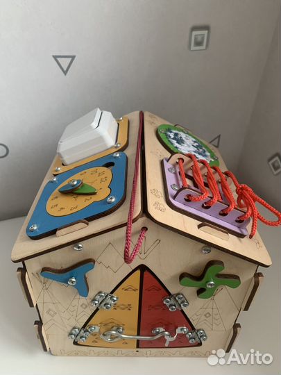 Бизиборд домик