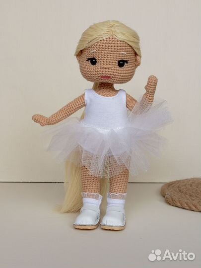 Вязаная кукла ручной работы