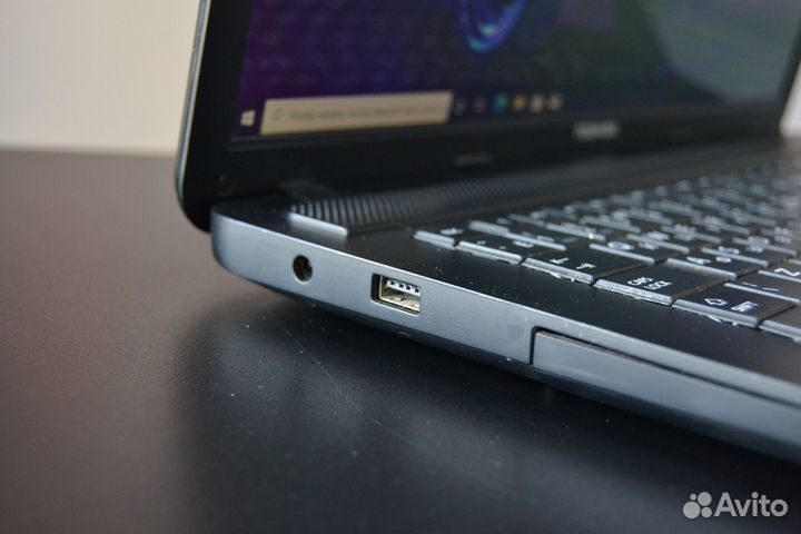 Ноутбук Toshiba Intel Pentium, 17 дюймов, DDR3 8Gb