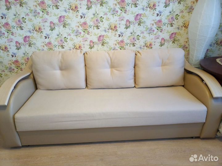 Диван двуспальный