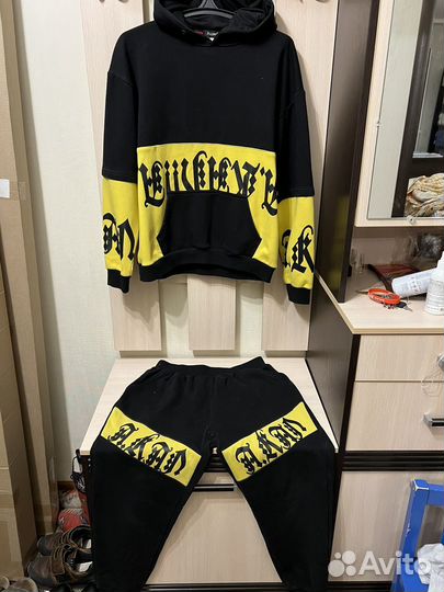 Костюм спортивный