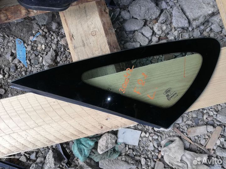 Форточка задняя левая