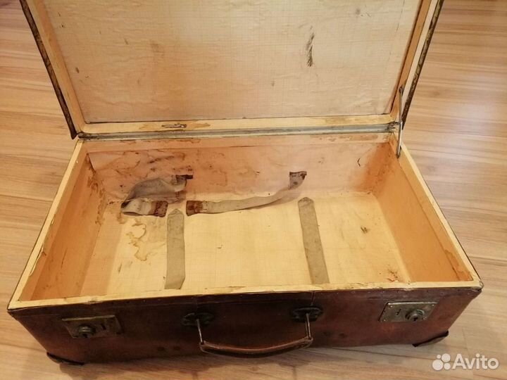 Чемодан фибровый 