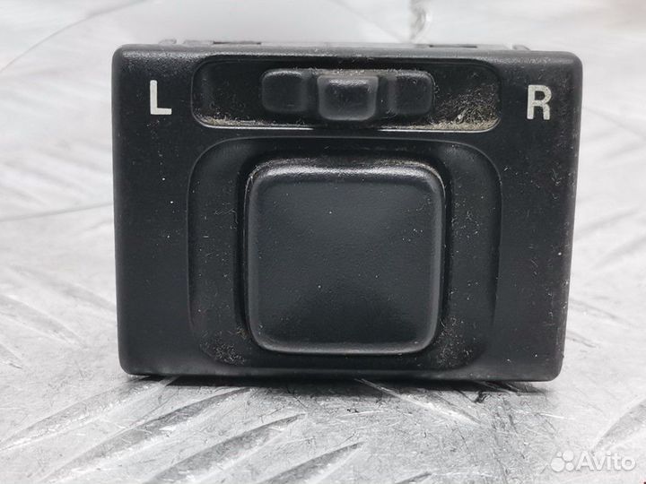 Кнопка (выключатель) Suzuki Ignis (FH) 2001