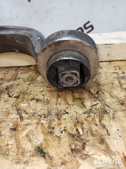 Рычаг передней подвески нижний правый Audi A4