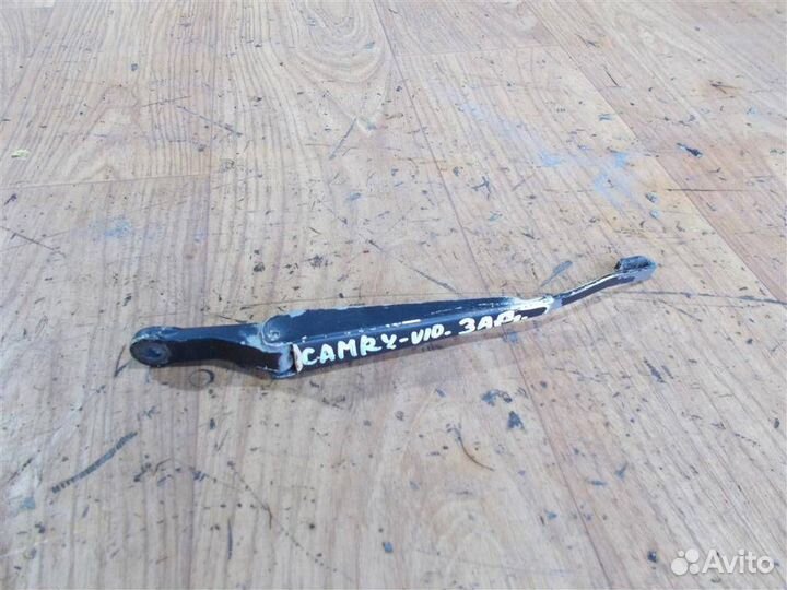 Поводок стеклоочистителя заднего Toyota Camry V10