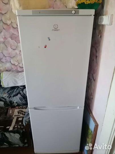 Холодильник бу indesit