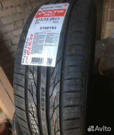 Kumho Ecsta PS31 215/55 R17 94W
