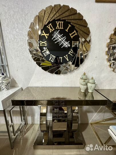 Консоль с часами