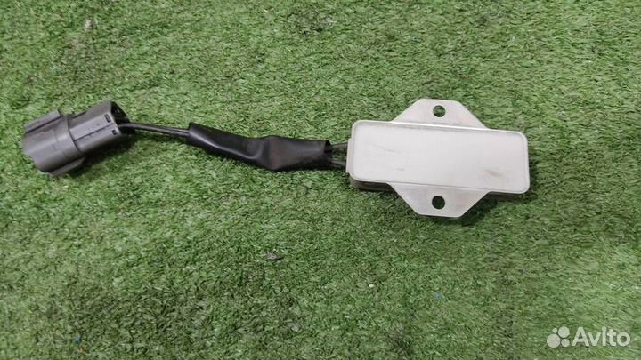 Блок управления вентилятором охлаждения Nissan Ti