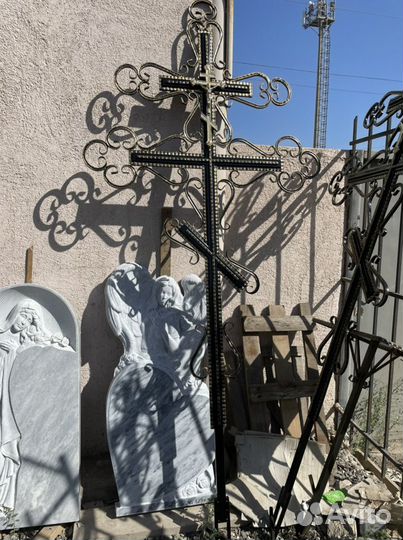 Ограды, кресты, лавки, столы, навесы