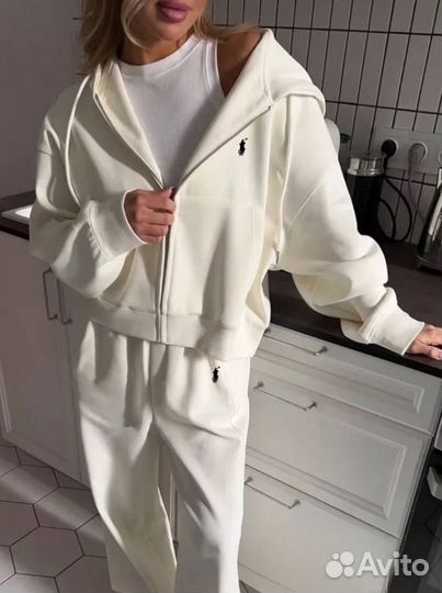 Спортивный костюм женский