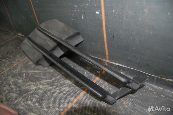 Решетка бампера переднего правая - Lexus LS 4