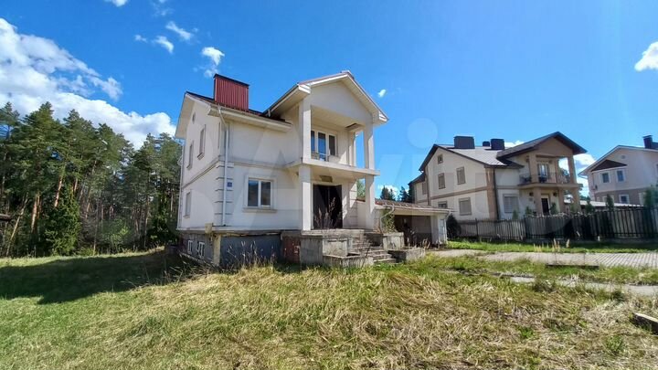 Дом 345 м² на участке 15,6 сот.