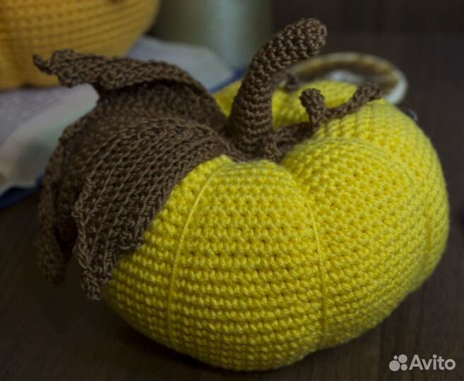 Вязаные тыквы для декора и игр