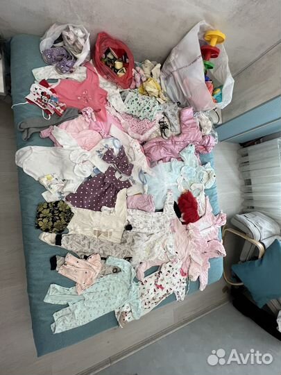 Пакет вещей и игрушек