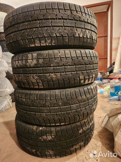 Toyo Observe Garit GIZ 215/55 R17