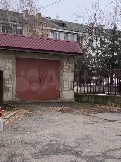 Гараж, > 30 м²