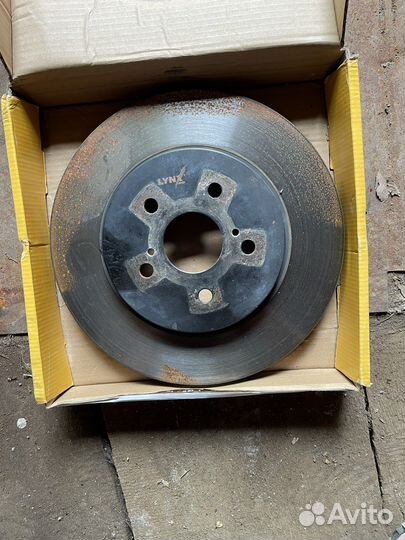 Тормозной диск на harrier 2004 г перед