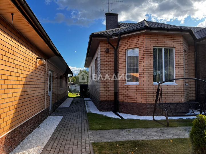 Дом 200 м² на участке 9,7 сот.