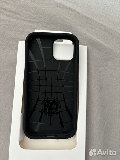 Чехол на iPhone 15 spigen core armor