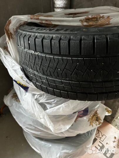 Accelera Alpha 235/40 R19