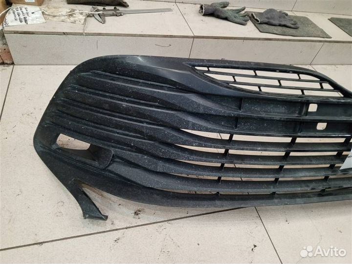 Решетка в бампер нижняя Toyota Camry XV70 2017