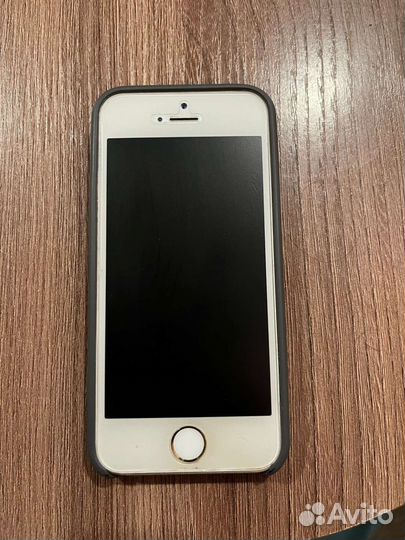 Телефон iPhone SE