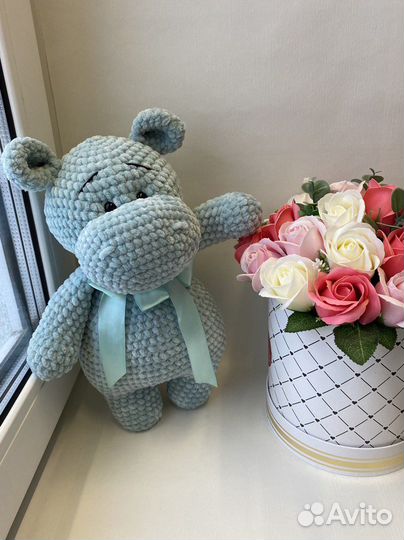 Вязаная мягкая игрушка Бегемот