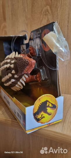 Динозавр Jurassic World ankylosaurus