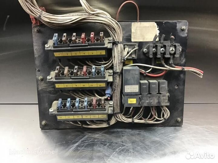 Предохранительная коробка Liebherr 9209651