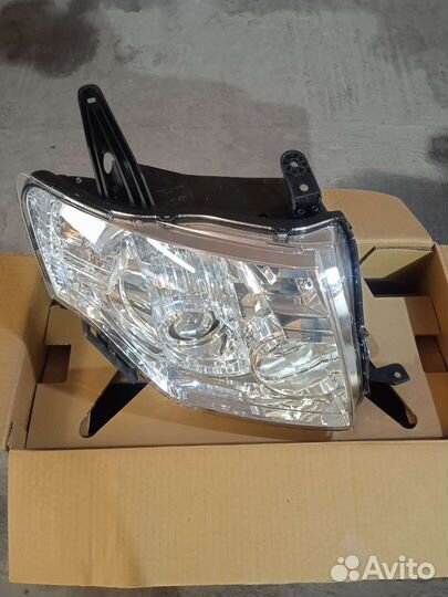 Фара передняя правая Митсубиси Паджеро 4