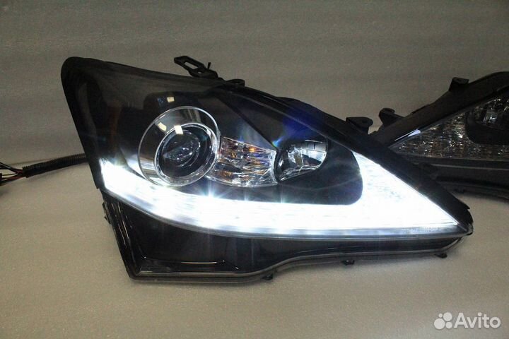 Lexus IS 2005-2013 фары с бегающим поворот K2QW1
