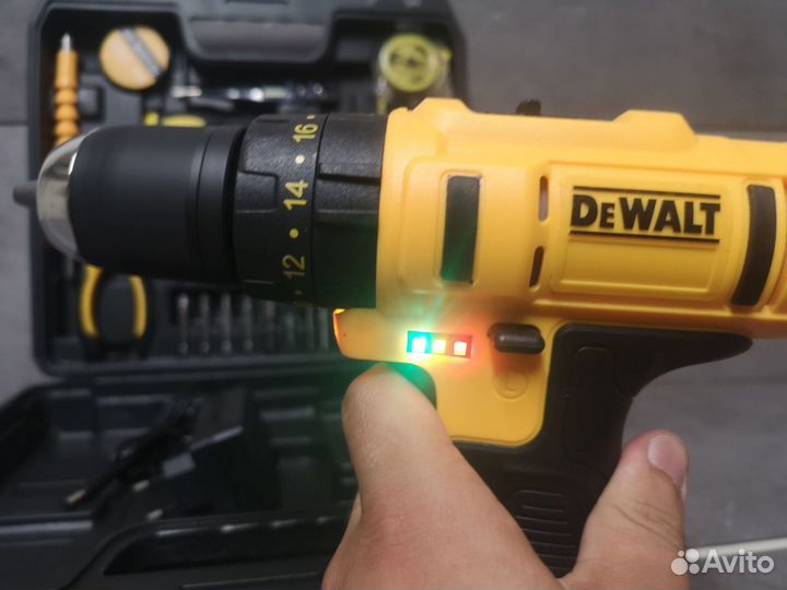 Шуруповёрт DeWalt 18 volt с набором