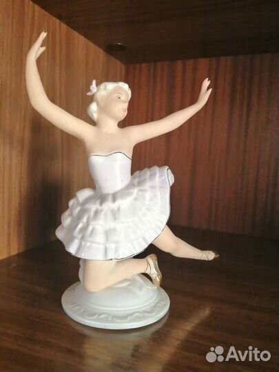 Антиквариат. Статуэтка Балерина