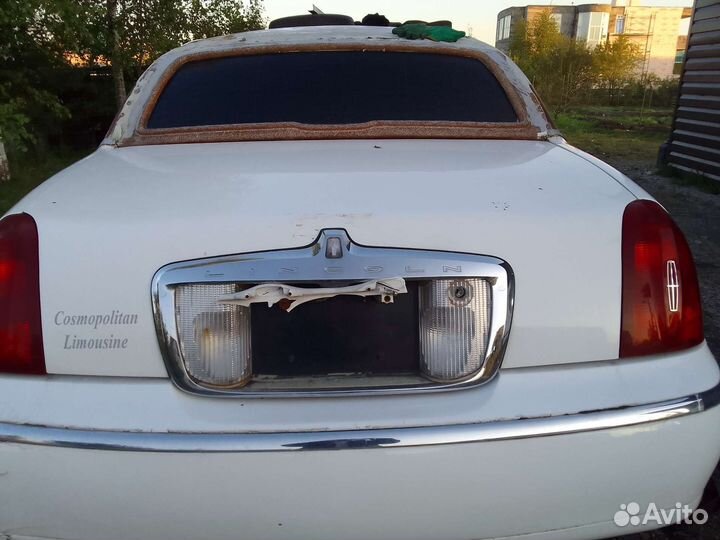 Lincoln town car
