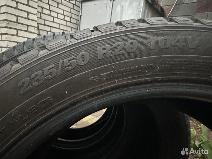 Kumho WinterCraft WS71 235/50 R20 104V