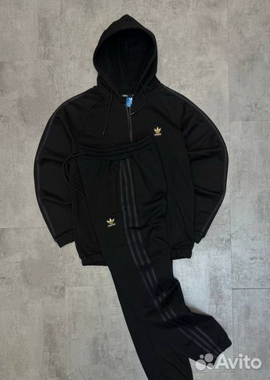 Спортивный костюм adidas